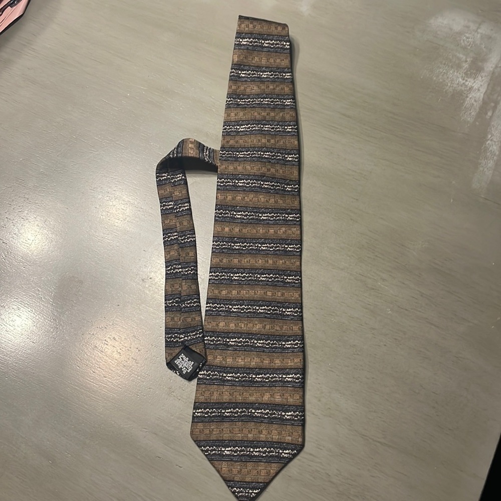 HAGGAR silk tie